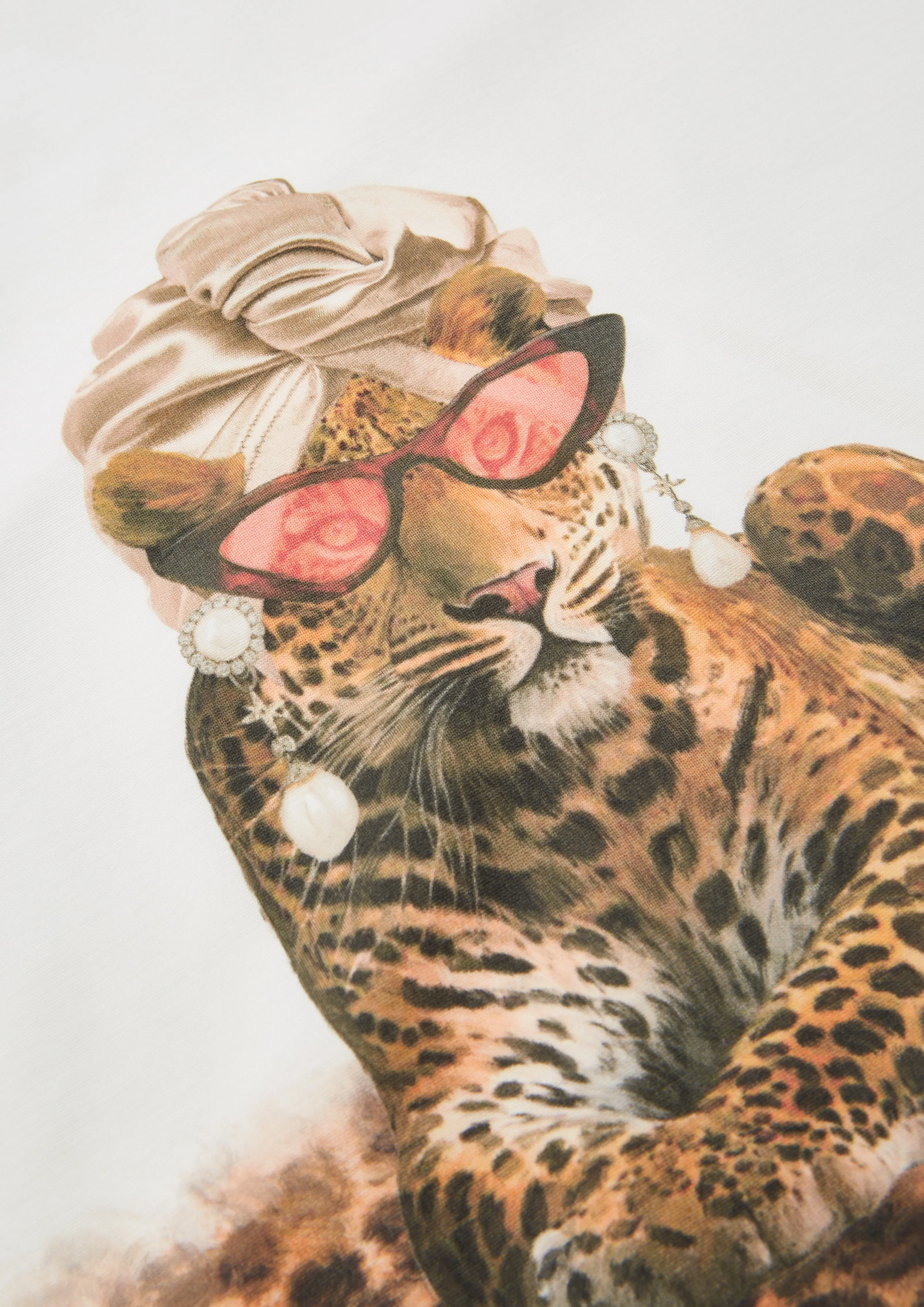 Chic Leopard Cropped T-Shirt