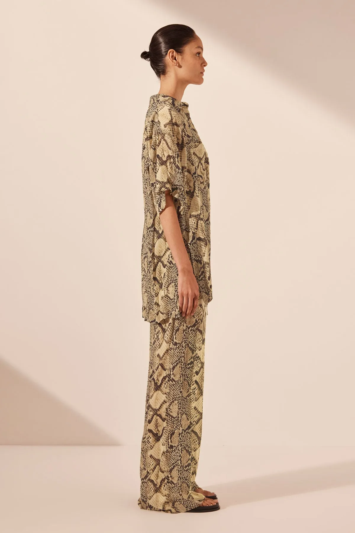 HADIYA SIDE SPLIT SHORT SLEEVE SHIRT
